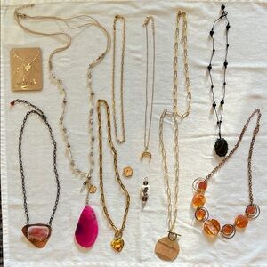 Lot of women’s necklaces and pendants